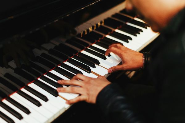 Les meilleurs établissements pour des cours de piano à Montpellier